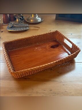 Tozai Home handcrafted Nantucket-style woven basket Serving Tray